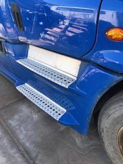 Good Used PAssenger Side FAiring For A 2015 Freightliner CAscAdiA 125