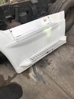 Good Used Driver Side FAiring For A 2016 Freightliner CAscAdiA 125