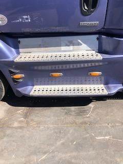 Good Used Driver Side FAiring For A 2015 Freightliner CAscAdiA 125