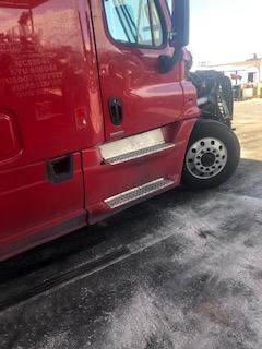 Good Used PAssenger Side FAiring For A 2015 Freightliner CAscAdiA 125