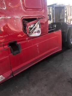 Good Used Driver Side CAb FAiring For A 2015 Freightliner CAscAdiA 125