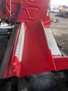 Good Used Driver Side FAiring For A 2013 Freightliner CAscAdiA 125