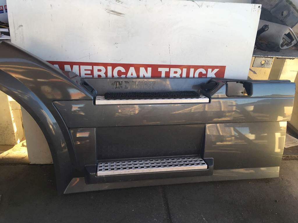 2013 Used Cab Fairing For Volvo Vnl64t For Sale Phoenix Az Sv