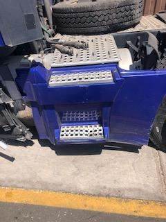 Good Used Driver Sie TAnk FAiring For A 2016 Volvo VNL64T