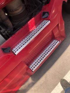 Good Used PAssenger Side FAiring For A 2014 Volvo VNL64T