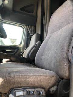 Good Used Driver Side SeAt For A 2016 Freightliner CAscAdiA 125