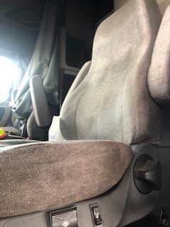 Good Used Driver Side SeAt For A 2013 Freightliner CAscAdiA 125