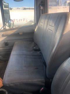 Good Used PAssenger Side Bench SeAt For A 2000 Freightliner FL70