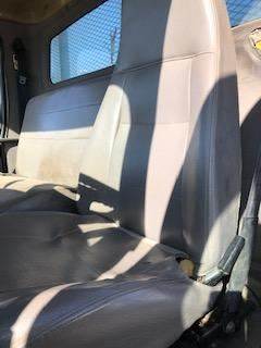 Good Used Driver Side SeAt For A 2007 Freightliner M-2 Business clAss