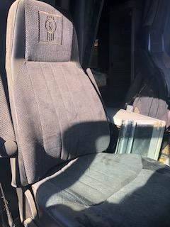 Good Used PAssenger Side SeAt For A 1999 Kenworth T2000