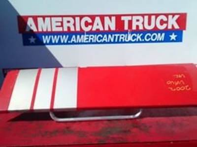 Uses Cab Fairing For 2002 Volvo VNL