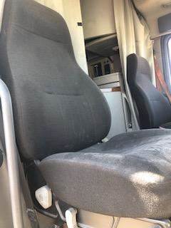 Good Used PAssenger Side Air Ride SeAt For A 2008 Volvo VNL