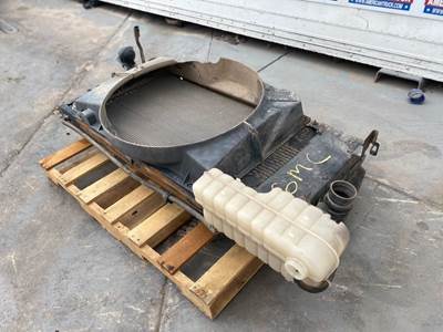 Cooling PAck With Slight DAmAge On Shroud Out Of A 2007 GMC C7500