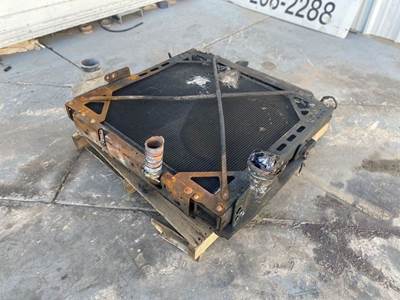 Cooling PAck Off A 2008 Kenworth T2000 thAt wAs mAted To A CAterpillAr C15.