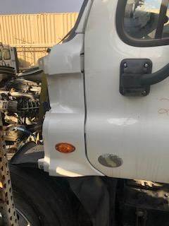 Good Used Driver Side Cowl For A 2016 Freightliner CAscAdiA 125