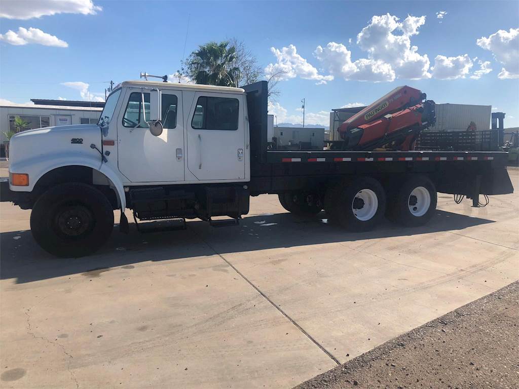1997 International 4900 Crane Truck