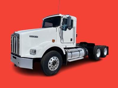 Kenworth T800 Day Cab Truck - Paccar 455HP, 10 Speed Manual