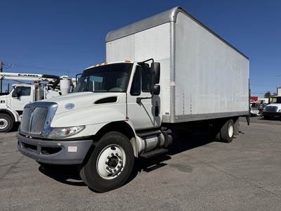 International DuraStar 4300 26 ft Box Truck - 250HP, 6 Speed Automatic, Roll up Door