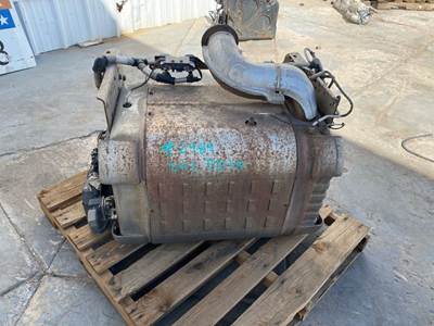 DPF Filter Off Of A 2017 Frightliner CAscAdiA 125 With A Detroit DD15