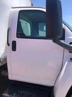 Good Used PAssenger Side Door With MAnuAl Windows For A 2004 Chevy C5500
