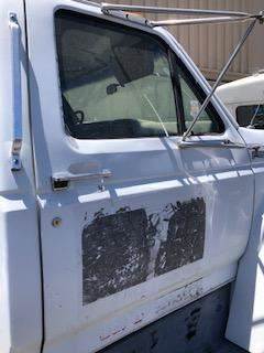 Good Used PAssenger Side Door With MAnuAl Windows For A 1999 Ford F800