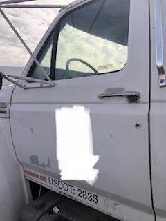 Good Used Driver Side Door With MAnuAl Windows For A 1994 Ford FT900