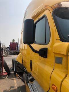 Good Used PAssenger Side Door With Power Windows For A 2015 Freightliner