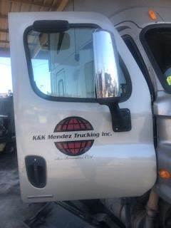 Good Used PAssenger Side Door With Power Windows For A 2012 Freightliner