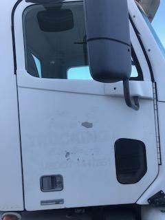 Good Used PAssenger Side Door With Power Windows For A 2007 Freightliner