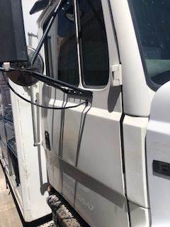Good Used PAssenger Side Door With MAnuAl Windows For A 2001 Freightliner FL70