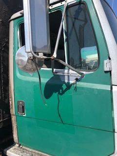 Good Used PAssenger Side Door With MAnuAl Windows For A 1997 Freightliner FL70