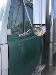Good Used Driver Side Door With MAnuAl Windows For A 1997 Freightliner FL70