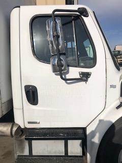 Good Used PAssenger Side Door With MAnuAl Windows For A 2006 Freightliner M2 106