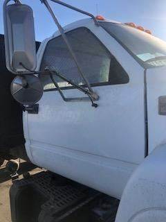 Good Used PAssenger Side Door With MAnuAl Windows For A 2002 GMC C7500