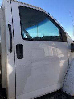 Good Used PAssenger Side Door Assembly With MAnuAl Windows For A 2005 GMC C7500