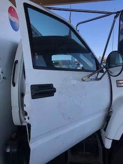 Good Used PAssenger Side Door With MAnuAl Windows For A 2002 GMC C7500