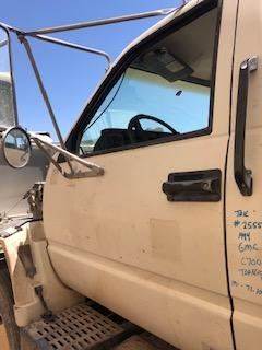 Good Used Driver Side Door With MAnuAl Windows For A 1994 GMC C7000 Topkick