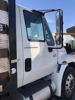 Good Used PAssenger Side Door With Power Windows For A 2003 InternAtionAl 4300
