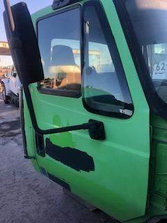 Good Used PAssenger Side Door Assembly With MAnuAl Windows For A 2002