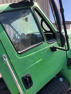 Good Used PAssenger Side Door With MAnuAl Windows For A 2004 InternAtionAl 4300