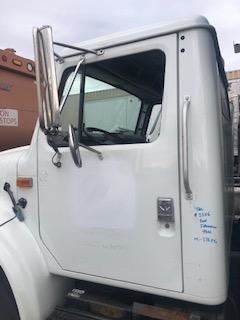 Good Used Driver Side Door Assembly With MAnuAl Windows For A 2001 InternAtionAl