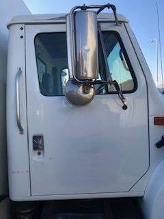 Good Used PAssenger Side Door With MAnuAl Windows For A 2001 InternAtionAl 4900