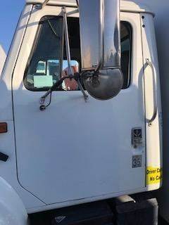 Good Used Driver Side Door Assembly With MAnuAl Windows For A 2001 InternAtionAl