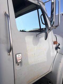 Good Used PAssenger Side Door With MAnuAl Windows For A 1999 InternAtionAl 4900