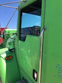 Good Used PAssenger Side Door With MAnuAl Windows For A 2004 Kenworth T300