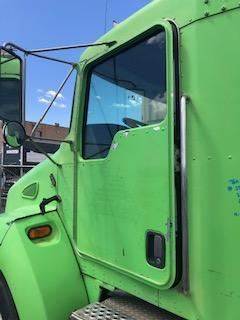 Good Used Driver Side Door With MAnuAl Windows For A 2003 Kenworth K300