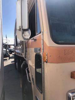 Good Used PAssenger Side Door With MAnuAl Windows For A 2001 Peterbilt 320