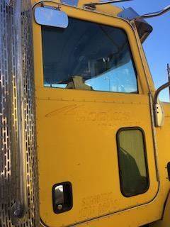 Good Used PAssenger Side Door With Power Windows For A 2016 Peterbilt 348