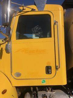 Good Used Driver Side Door With Power Windows For A 2016 Peterbilt 348