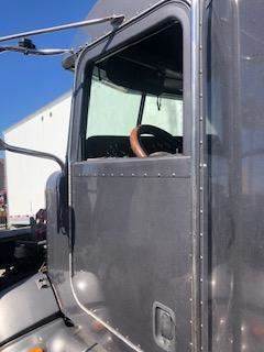 Good Used Driver Side Door Assembly With Power Windows For A 2008 Peterbilt 386
